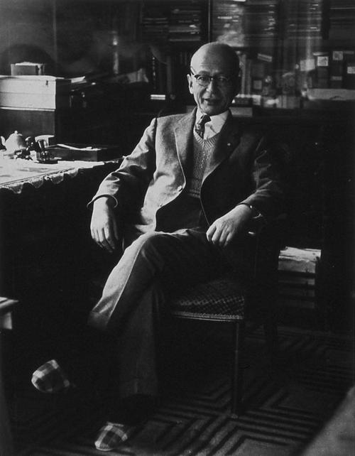 岡田柿衞翁 書斎にて.JPG